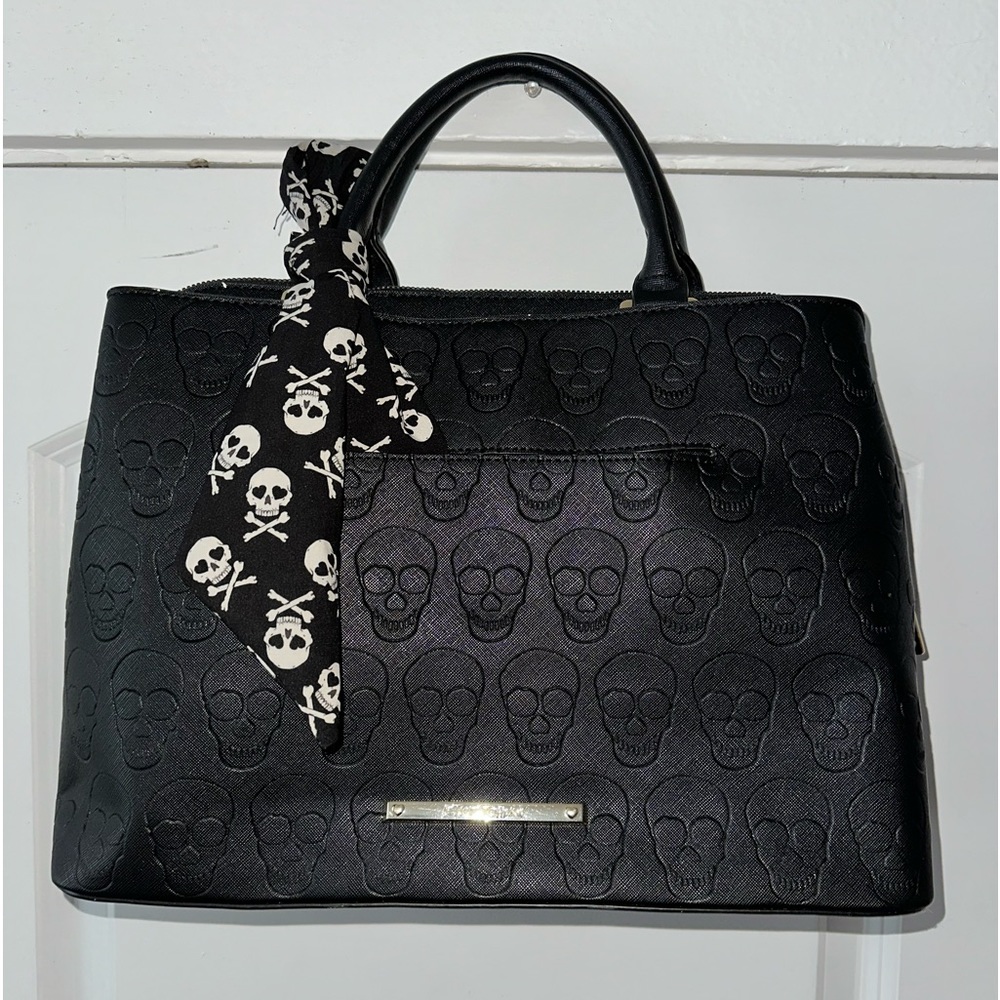 Betsy Johnson large Skull Purse